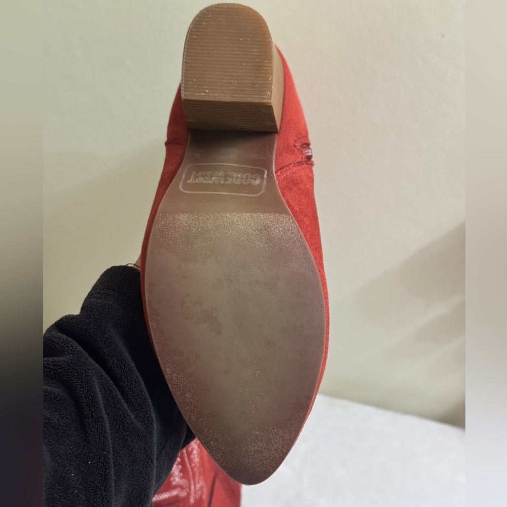 Code West red faux-suede Western ankle boots. Size 6.5 - Picture 14 of 16